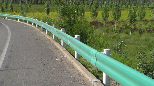 高速公路護(hù)欄